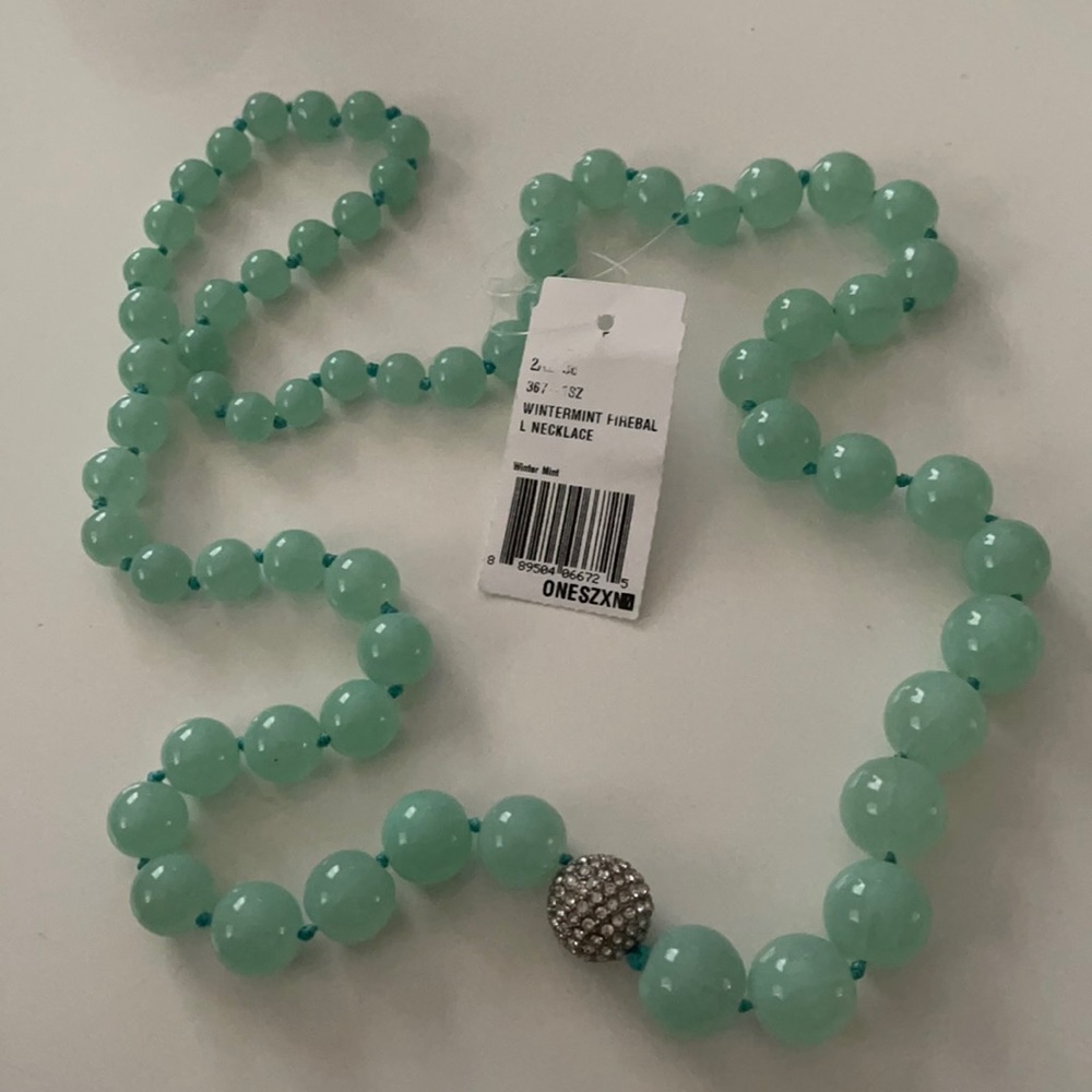 New- Vineyard Vines necklace. One Size